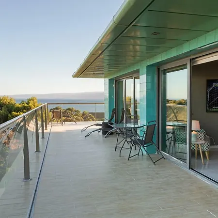 Exclusive Seaview Penthouse W Terrace, Pool, & Gym Διαμέρισμα