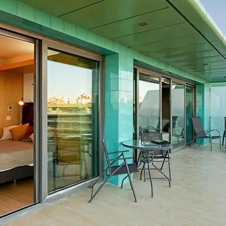 Exclusive Seaview Penthouse W Terrace, Pool, & Gym *